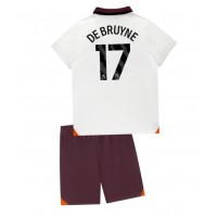 Billiga Manchester City Kevin De Bruyne #17 Barnkläder Borta fotbollskläder till baby 2023-24 Kortärmad (+ Korta byxor)